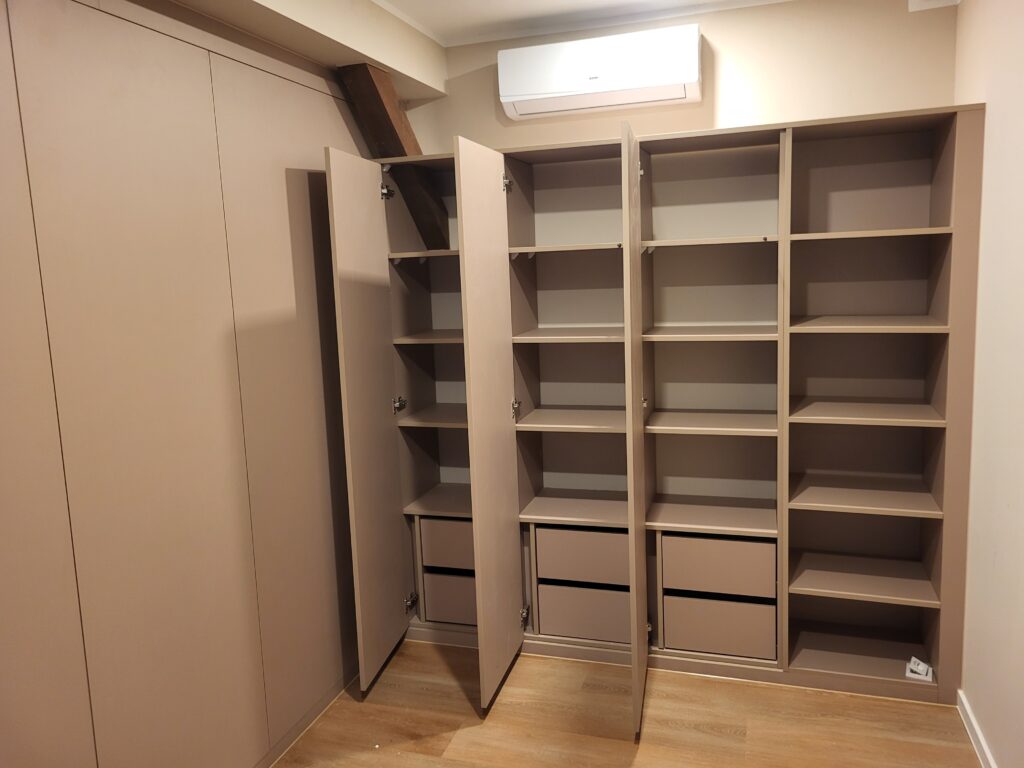 einbauschrank unter schräge