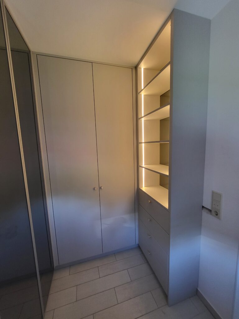 24083